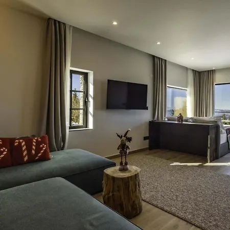 1600 Villa *