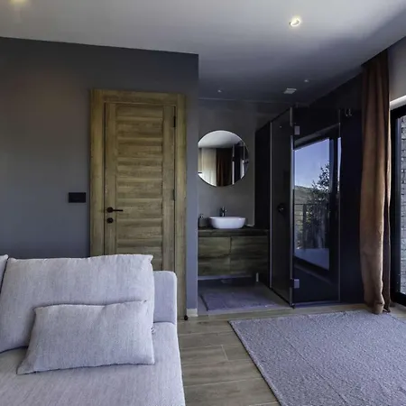 1600 Villa